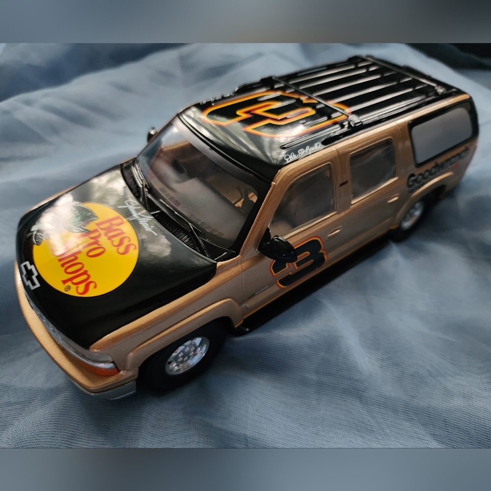 Dale Earnhardt Suburban diecast 1:24